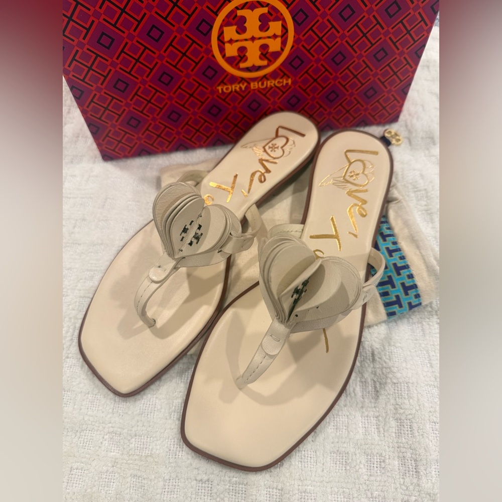 Tory Burch Limited Edition Heart Thong Sandal in New Cream, NIB!